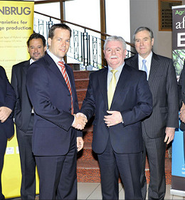 Новый стратегический договор о селекции трав между партнерами в Великобритании